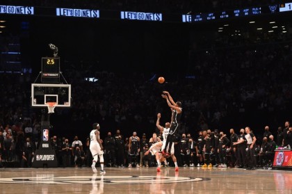  字母哥暴扣统治内线雄鹿轻取公牛豪取五连胜佳绩