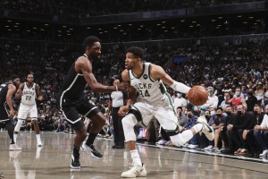  米德尔顿末节接管比赛雄鹿险胜篮网保排名