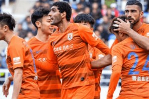  曼联争议红牌引热议，B费染红离场球队惨遭绝杀  