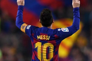  里昂主场强势反弹，德佩帽子戏法助球队登顶