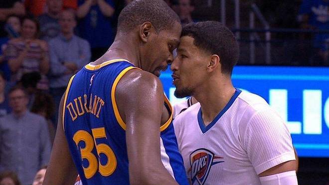  勇士绝杀雷霆终结对手七连胜势头  